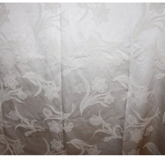 Floral Off White Tablecloth Holiday Christmas 72 x 80 Table Linens - Picture 4 of 5